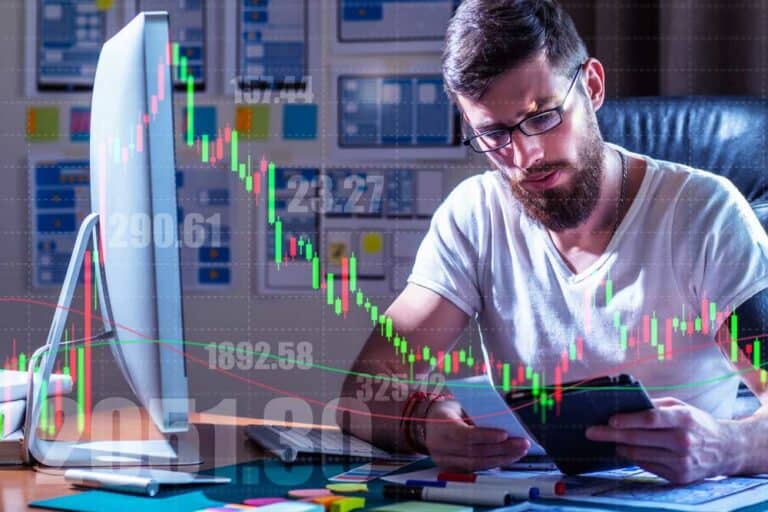 corma- A man sitting at his desk analyzing a stock chart.